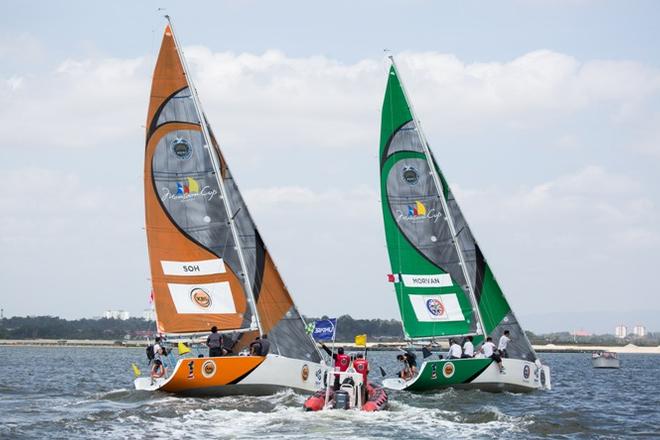 Morvan taking the lead against Team Red Dot in the Qualifying Session today © Robert Hajduk / AWMRT © Alpari World Match Racing Tour